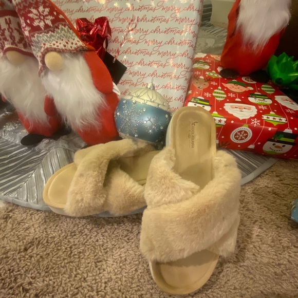 KOOLABURRA BY UGG. Barely worn. Size: 6.5. These are so comfy!!! - Picture 11 of 17